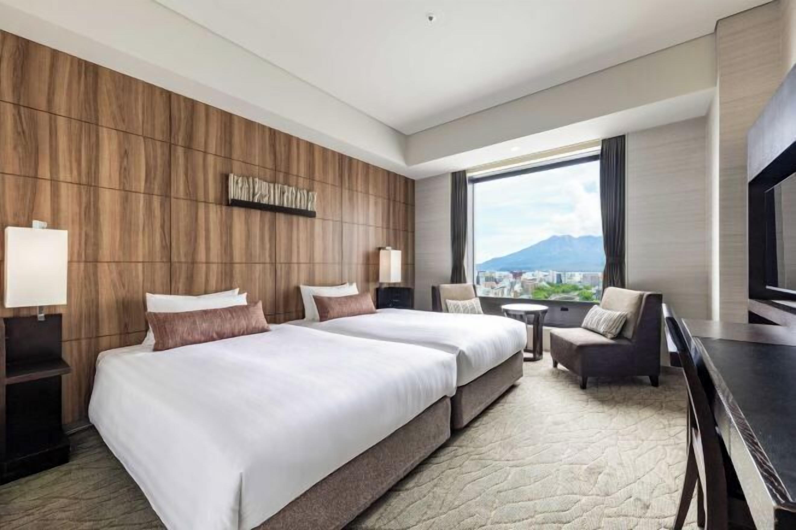 Sengetøy av topp kvalitet, safe på rommet og skrivebord