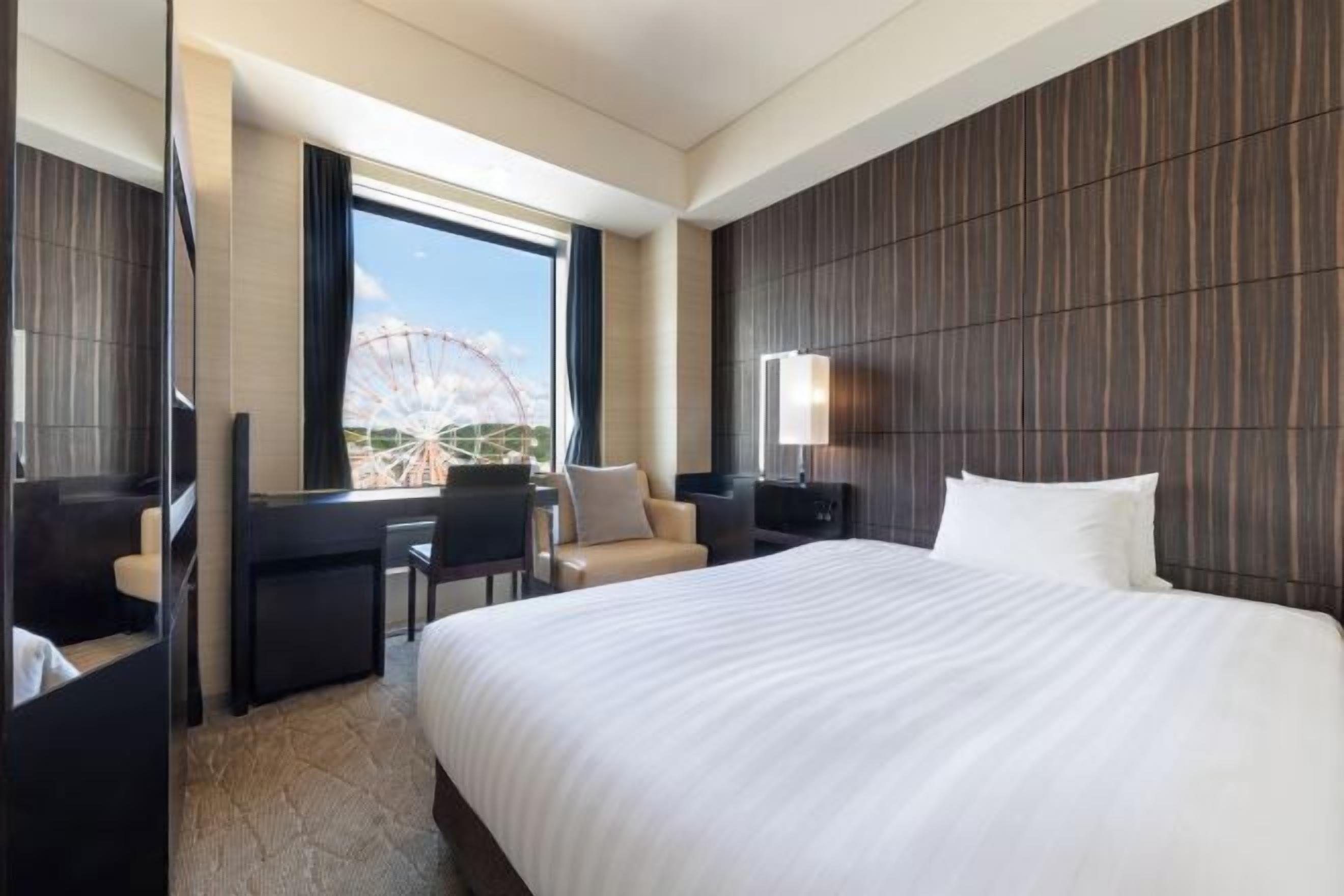 Literie de qualité supérieure, coffres-forts dans les chambres, bureau