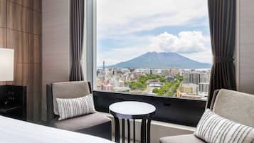 Premium bedding, in-room safe, desk, iron/ironing board