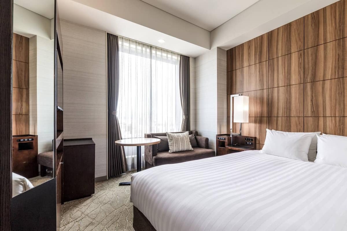 Premium bedding, in-room safe, desk, iron/ironing board (on request)
