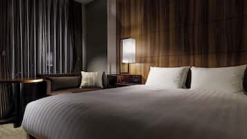 Premium bedding, in-room safe, desk, iron/ironing board