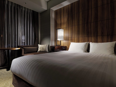 Premium bedding, in-room safe, desk, iron/ironing board. Solaria Nishitetsu Hotel Kagoshima