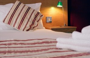 Iron/ironing board, free WiFi, bed sheets - Newton Hotel (Glasgow)