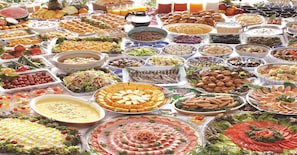 Buffet déjeuner (1980 JPY par personne)