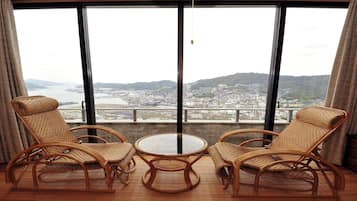 Literie de qualité supérieure, coffres-forts dans les chambres, bureau