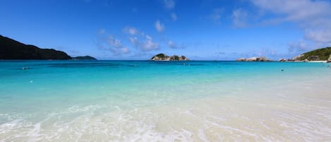 Una spiaggia nelle vicinanze