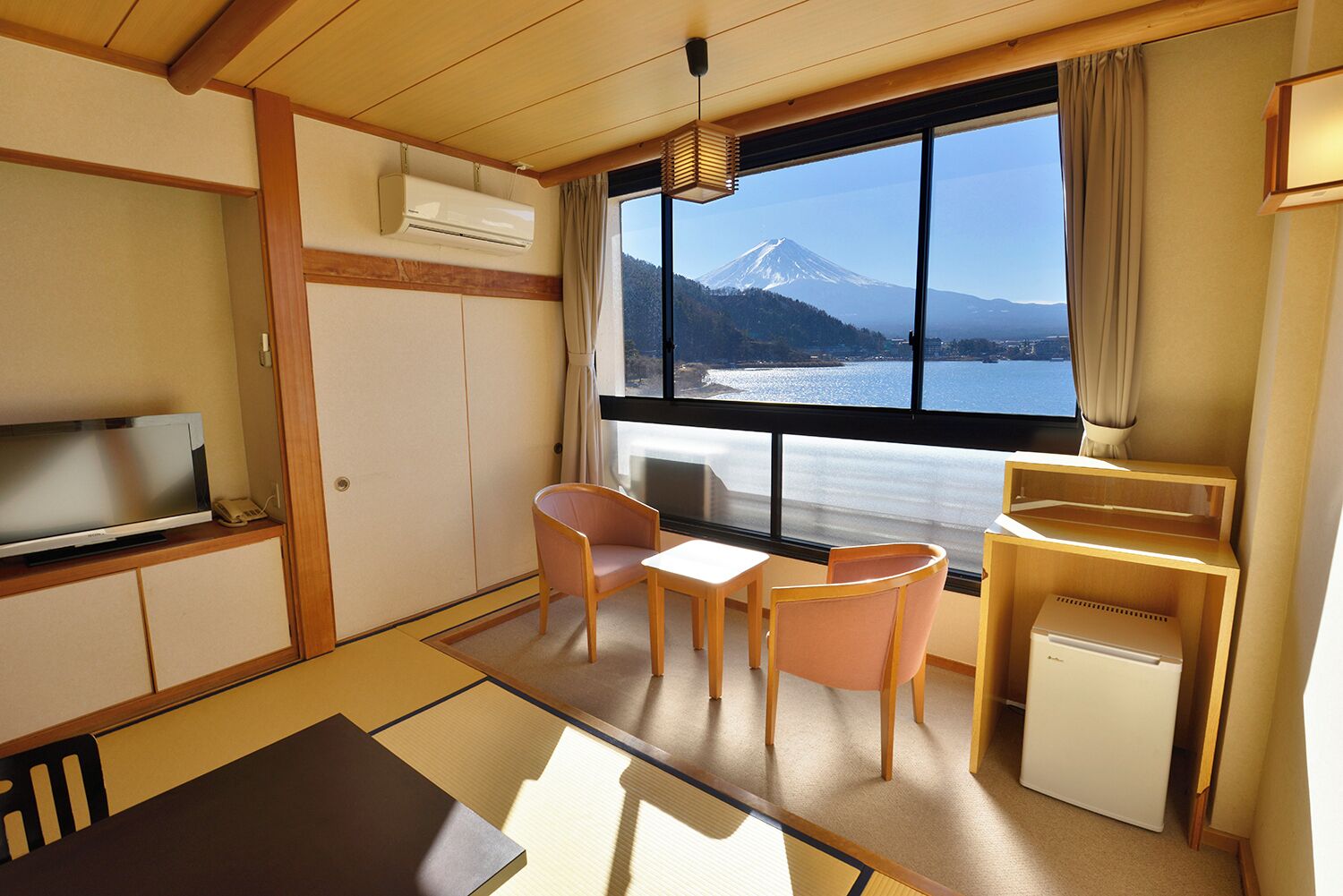 Japanese Style Room with Mt. Fuji view | In-room safe, free WiFi
