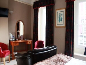 Superior Double Room, Ensuite - The Kings Head Hotel (Abergavenny)