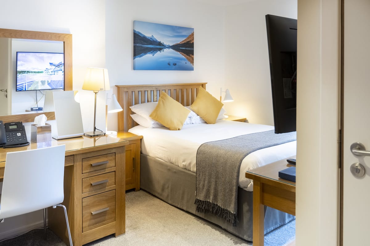 Lodge Standard Room | 高級寢具、書桌、熨斗/熨衣板、免費無線上網