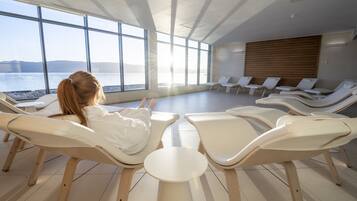 Sauna, Dampfbad, Körperbehandlungen, Hydrotherapie, Warmsteinmassagen