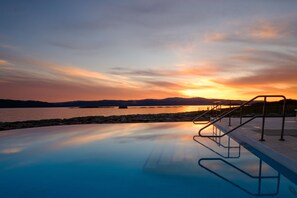 Innenpool, Außenpool