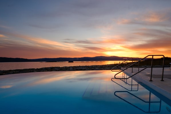 Indoor pool, outdoor pool