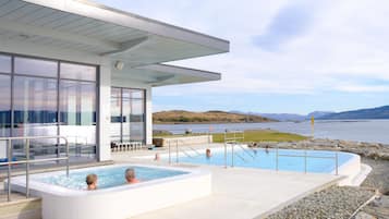 Indendørs pool, udendørs pool
