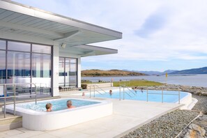 室内游泳池，室外游泳池