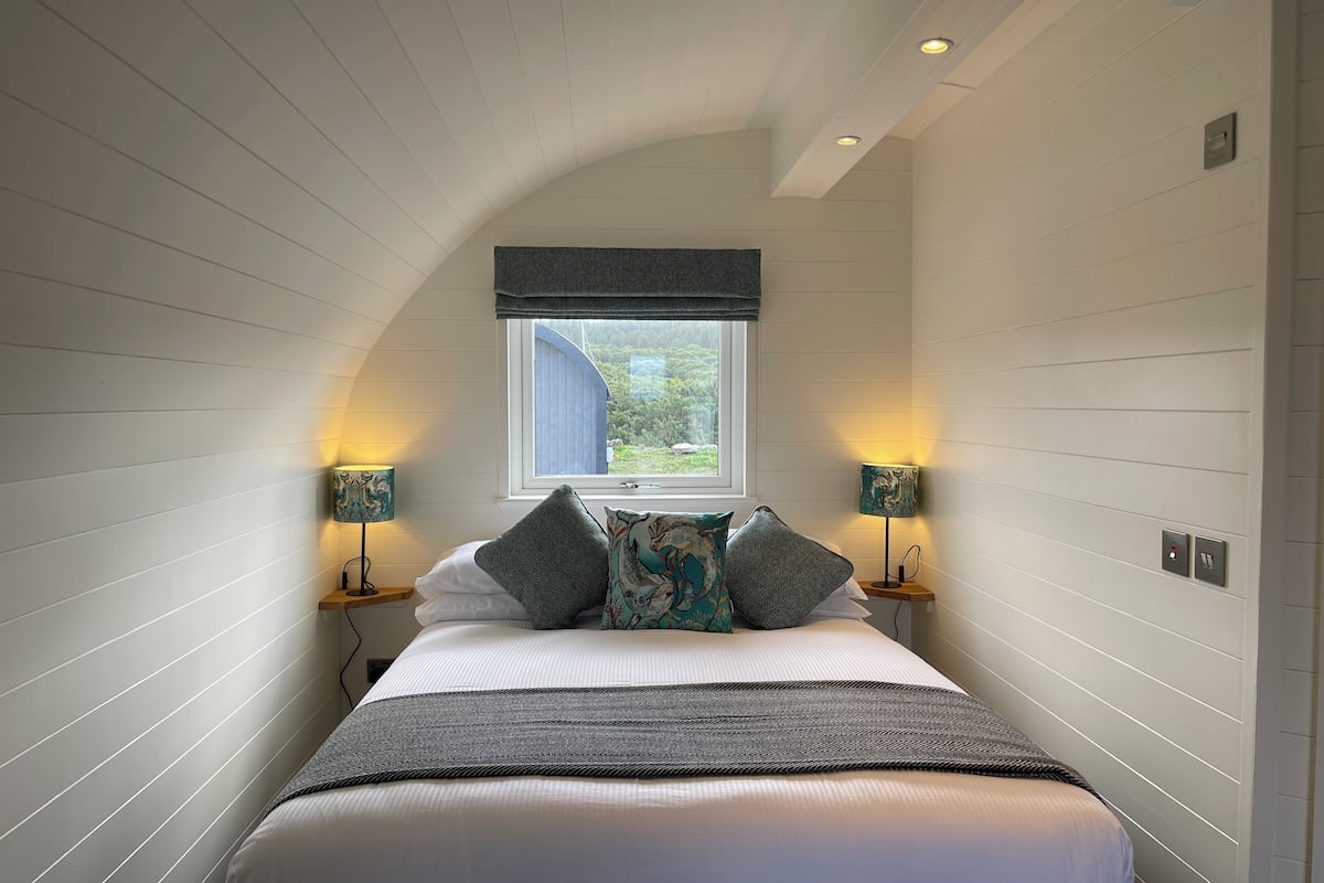 portavadie cabin | premium bedding, desk, iron/ironing board, free wifi