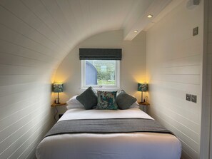Portavadie Cabin | Premium bedding, desk, iron/ironing board, free WiFi - Portavadie (Tighnabruaich)
