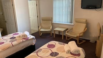 Superior Twin Room, Refrigerator & Microwave (Ensuite) | Desk, iron/ironing board, free WiFi, bed sheets