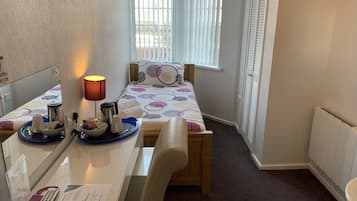 Standard Single Room, Shared Bathroom | Desk, iron/ironing board, free WiFi, bed sheets