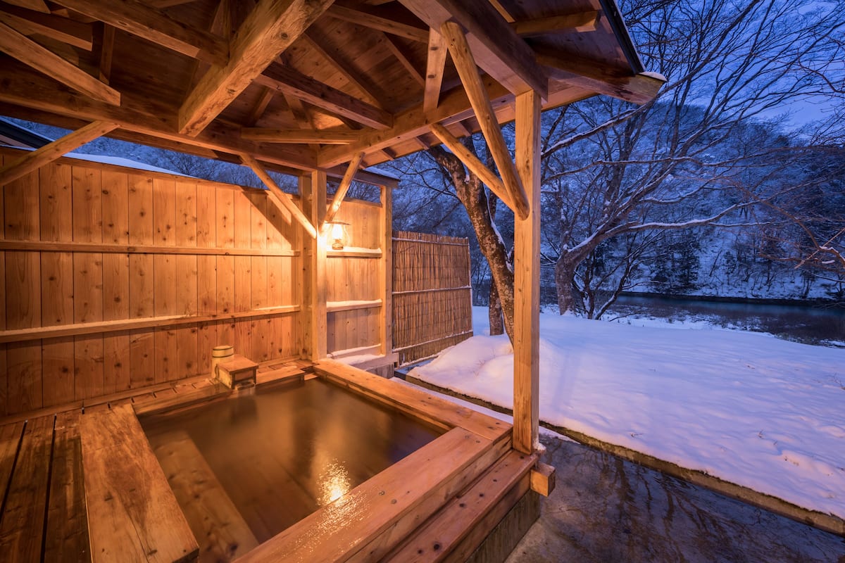 Habitación tradicional (with Private Open-air Bath) | Edredón y caja de seguridad en la habitación