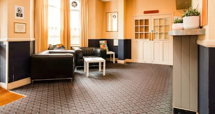 OYO Flagship Cardiff Central