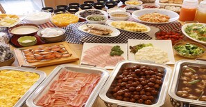 Tägliches Frühstücksbuffet gegen Gebühr