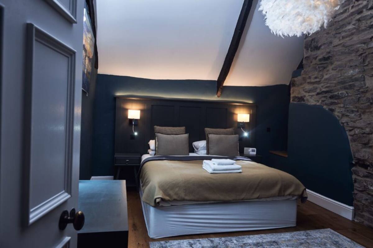 superior double room | individually decorated, individually furnished, desk, iron/ironing board