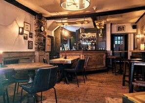 2 bars/lounges - The Brown's (Carmarthen)