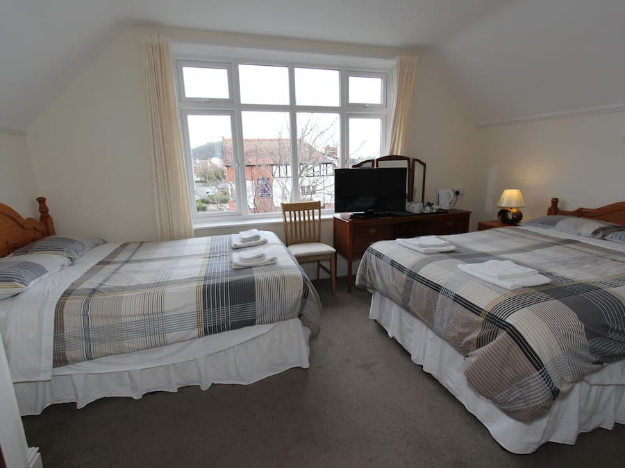 Blackout drapes, free WiFi, bed sheets