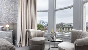 Luxury-Doppelzimmer, 1 King-Bett | Hochwertige Bettwaren, individuell dekoriert, individuell eingerichtet