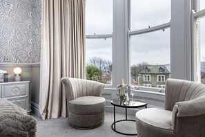 奢華雙人房, 1 張特大雙人床 | 高級寢具、獨特裝潢、布置獨特、書桌