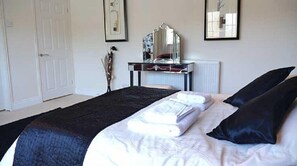 蜜月双人房 | 遮光窗帘、熨斗/熨板、免费 WiFi、床单