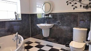 غرفة مزدوجة لشهر العسل | حمام | دُش غزير، مستلزمات مجانية للعناية الشخصية، مجففات شعر، مناشف