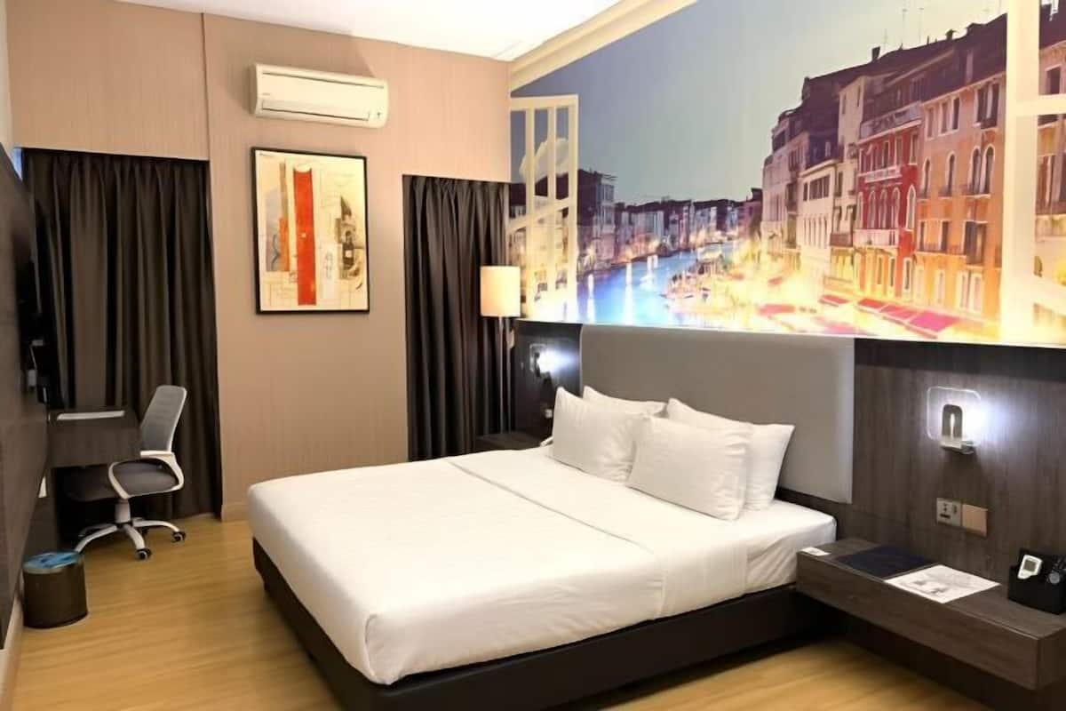 Minibar, in-room safe, desk, soundproofing