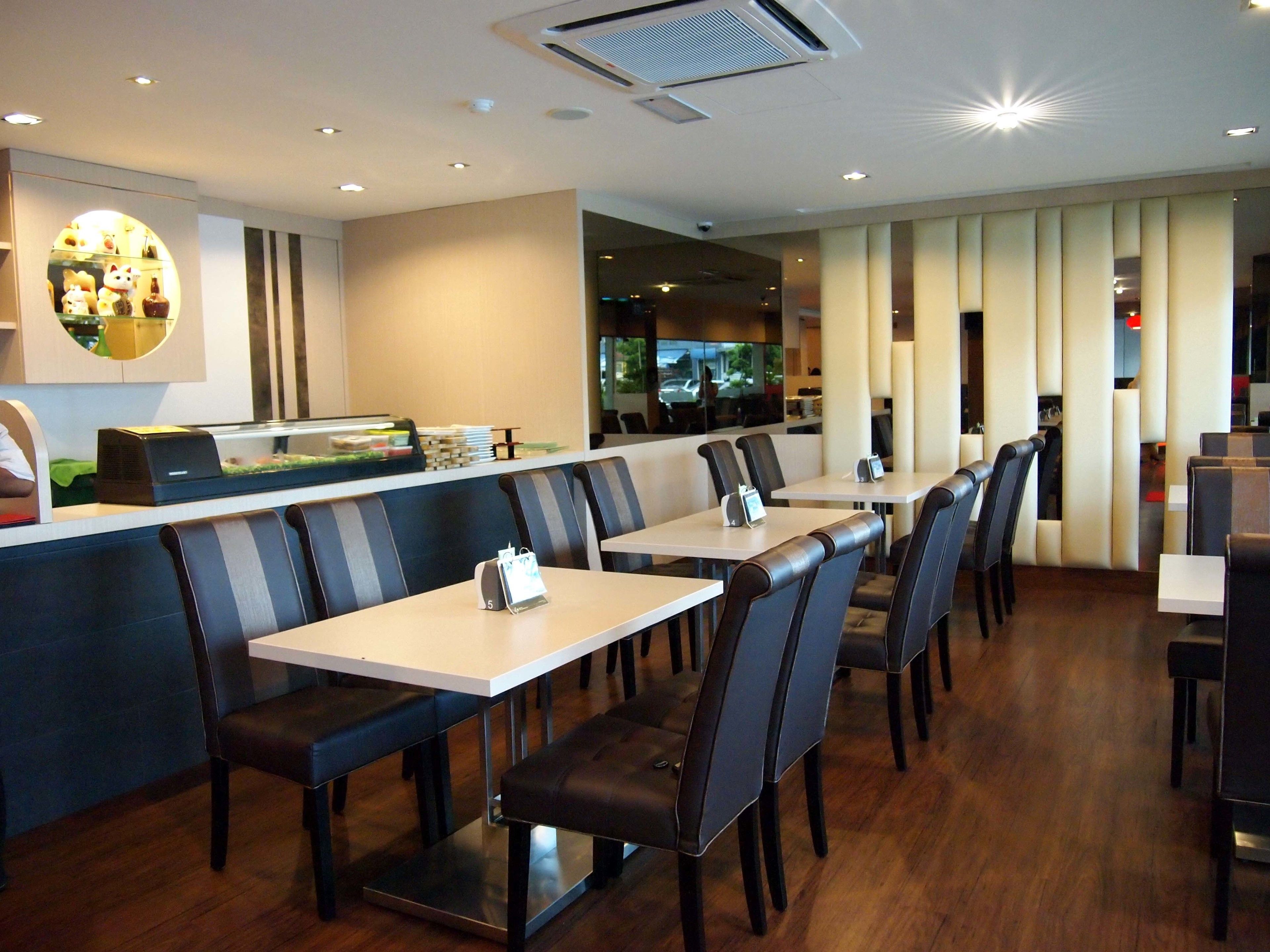 Breakfast, lunch, dinner served; local and international cuisine 