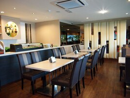 Breakfast, lunch, dinner served; local and international cuisine 