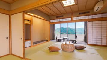 Superior Japanese-Style-Room with 10+6 Tatami mats - Indoor Bath - Non-Smoking | ๊ฐ์ค ๋ด ๊ธ๊ณ , ์นจ๋ ์ํธ