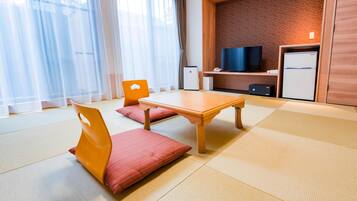 In-room safe, bed sheets