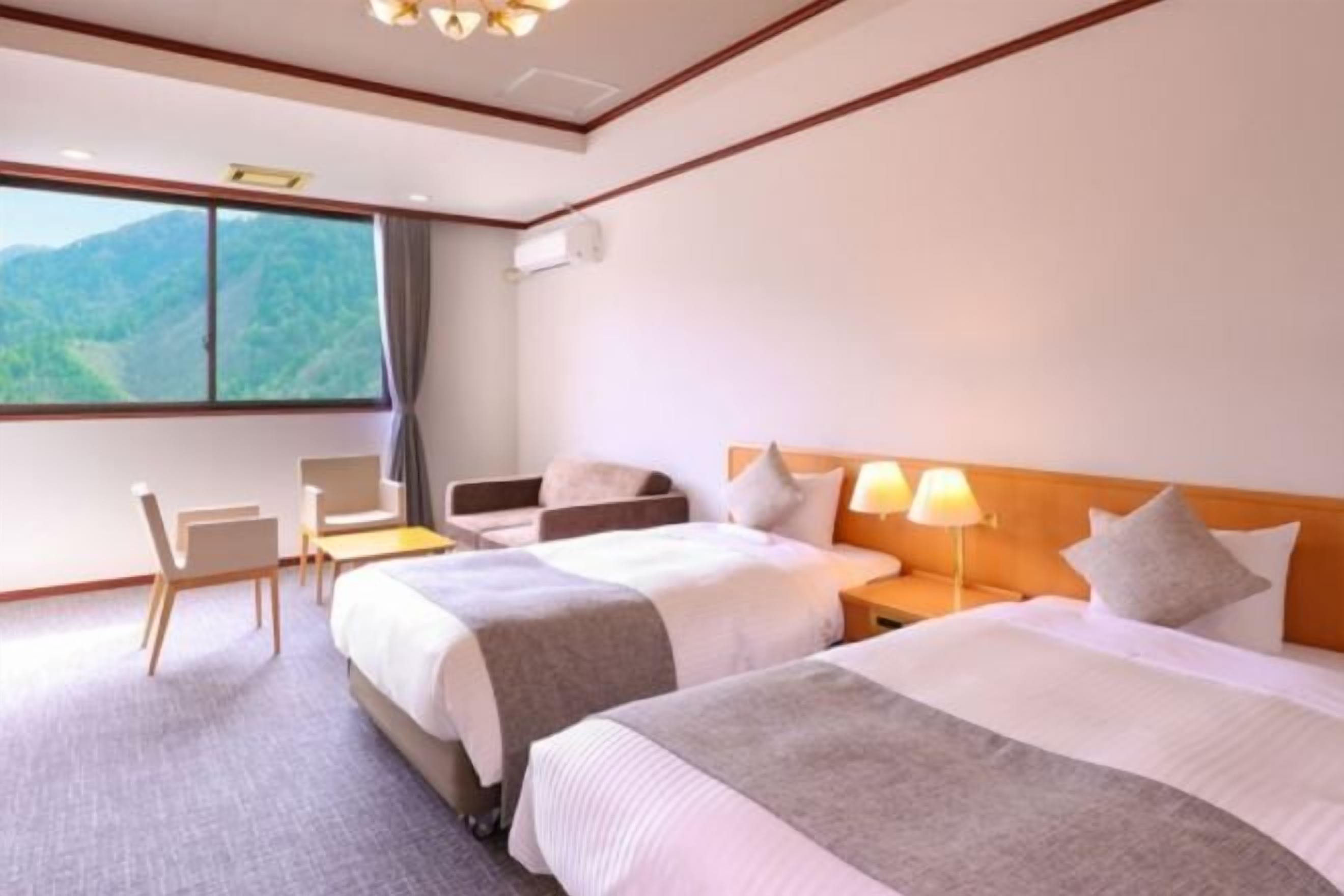 In-room safe, bed sheets