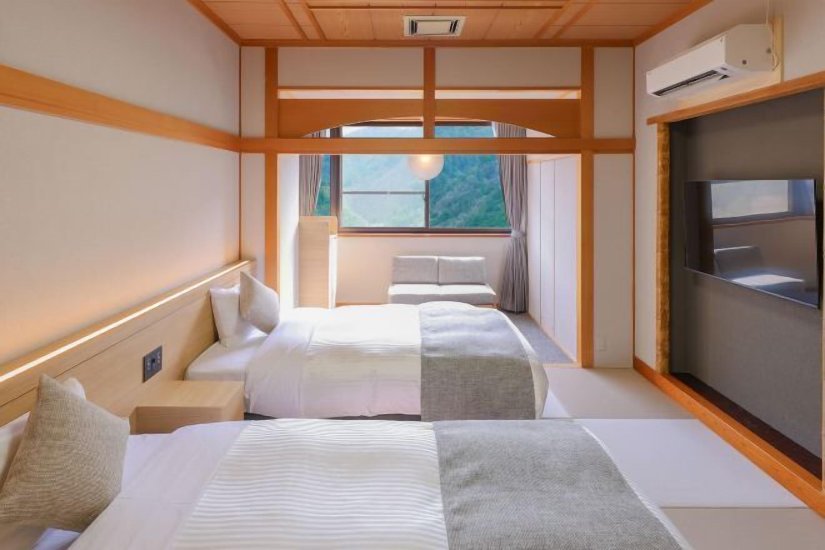 In-room safe, bed sheets