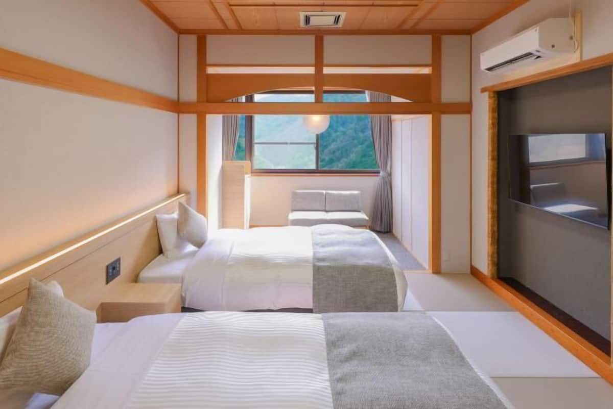 In-room safe, bed sheets