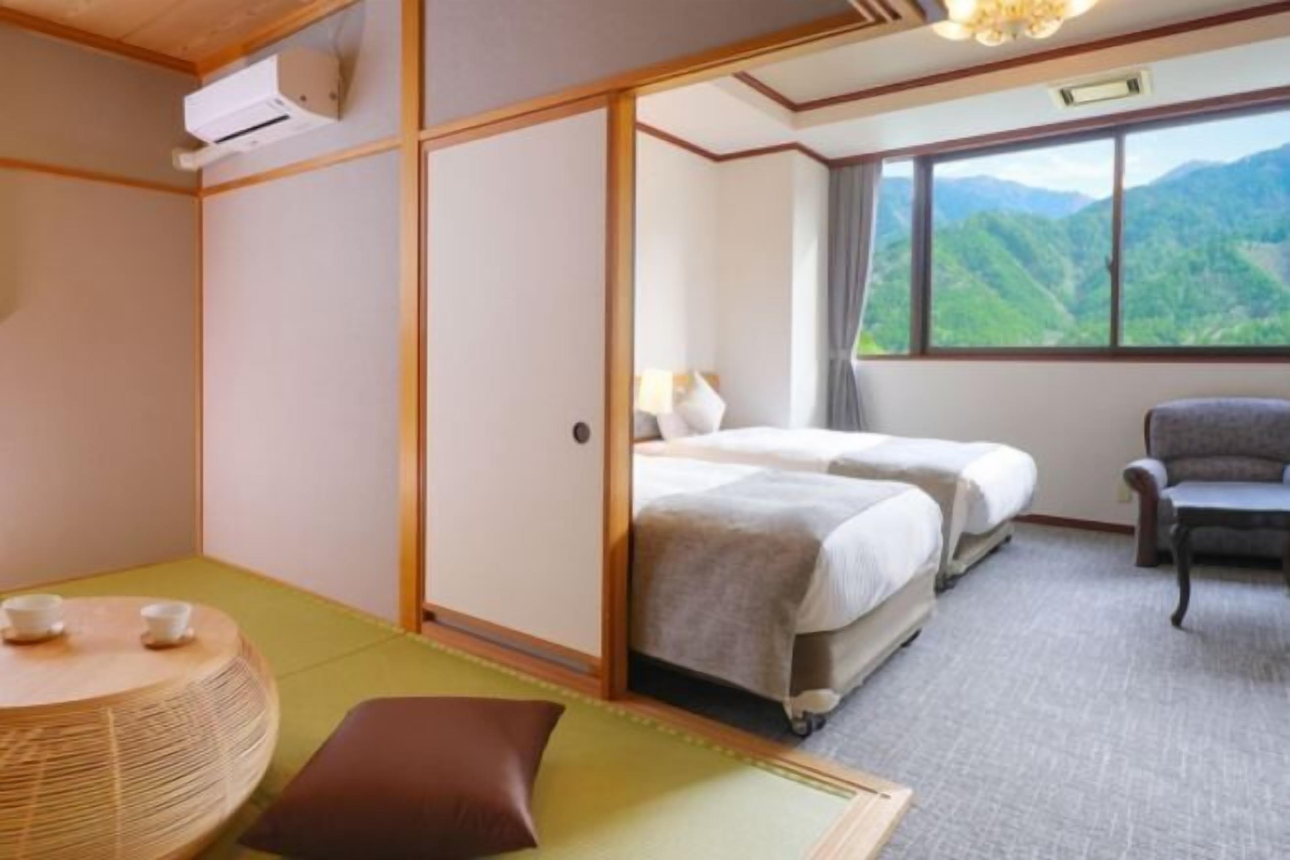 In-room safe, bed sheets