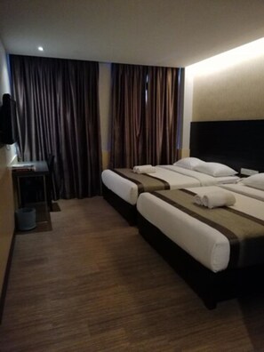 A hotel room with a large bed, a desk with a chair, and a television. - Hotel Austin Paradise - Mount Austin (Johor Bahru)