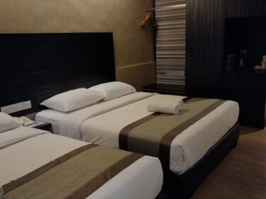 Desk, soundproofing, iron/ironing board, free WiFi