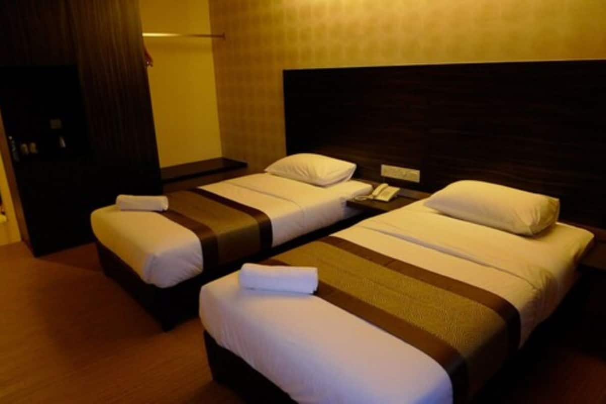 Superior Twin Room | Desk, soundproofing, iron/ironing board, free WiFi