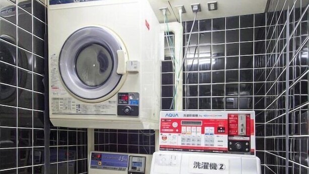 A laundry room with two washing machines, a dryer, and a water heater. - Iidaya (Matsumoto)