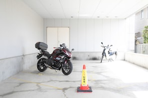 Self parking (JPY 700 per night)