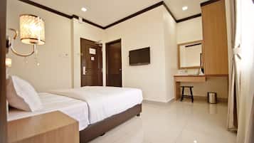 Deluxe Room | Desk, iron/ironing board, free WiFi