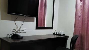 Family Quadruple Room | Desk, iron/ironing board, cribs/infant beds, free WiFi