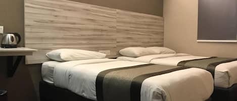 Schreibtisch, Bügeleisen/Bügelbrett, kostenloses WLAN, Bettwäsche