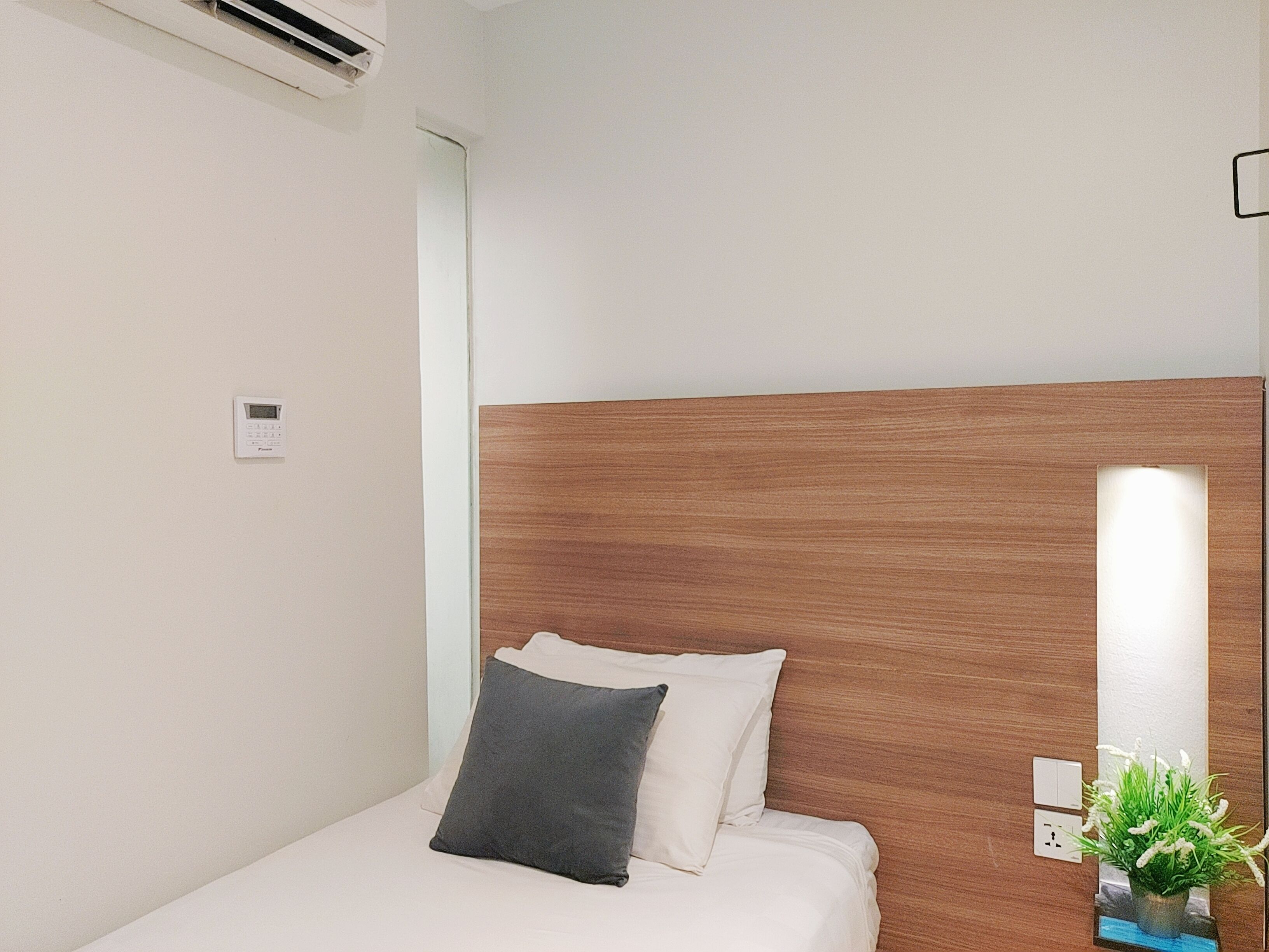 standard single (without window) | in-room safe, desk, iron/ironing board, free wifi